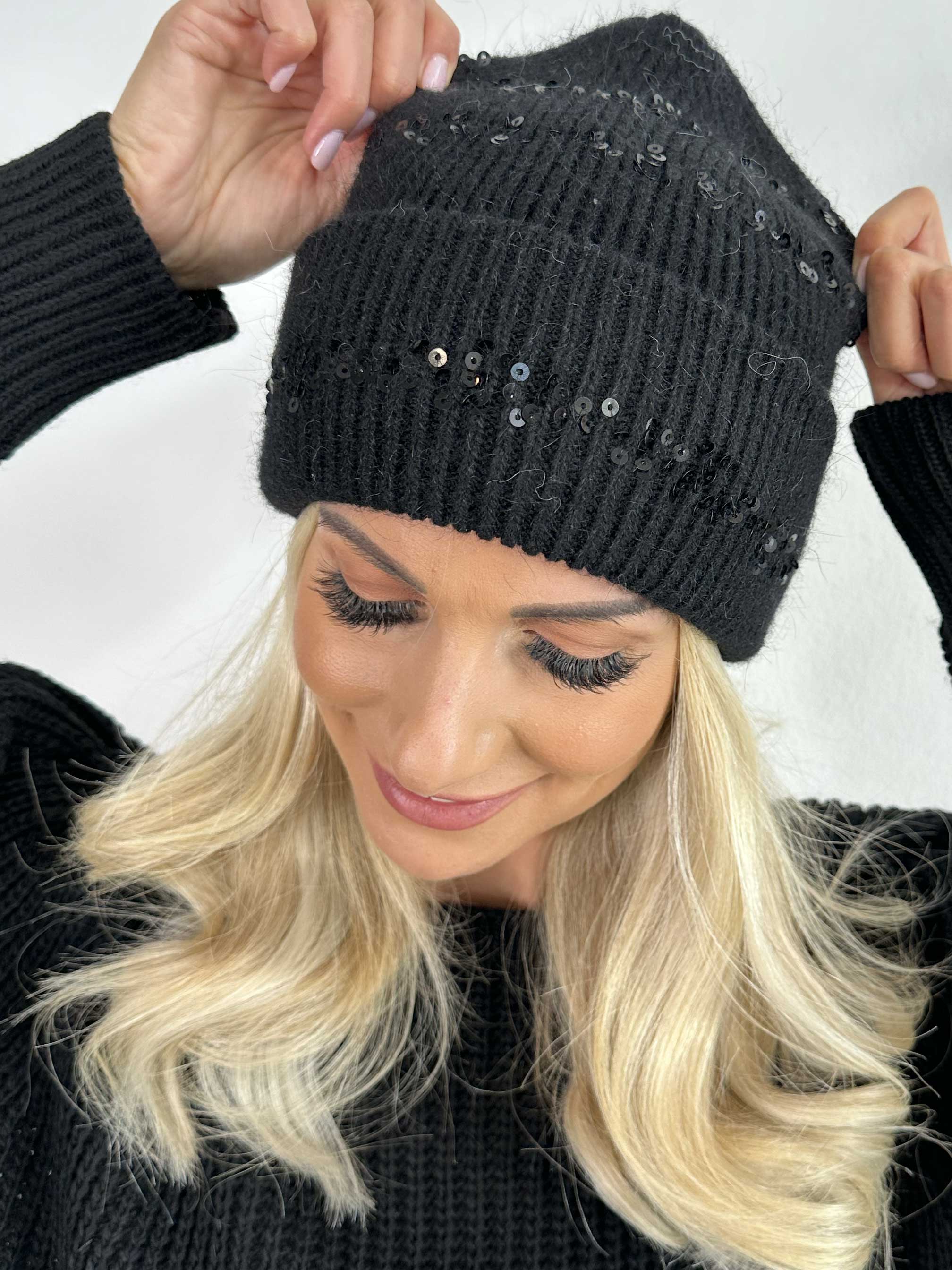 Hazel - Stickad mössa med paljetter